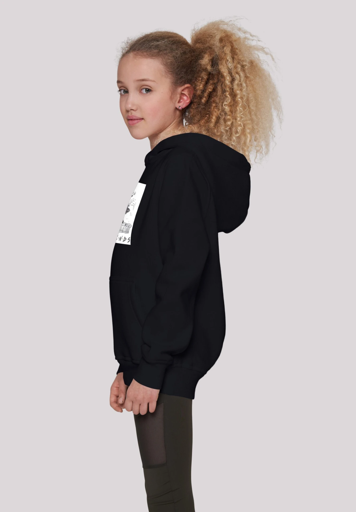 F4NT4STIC Friends Tv Serie Fountain Sketch - Hoodie - Black 6 F4NT4STIC Friends Tv Serie Fountain Sketch - Hoodie - Black - Afbeelding 4