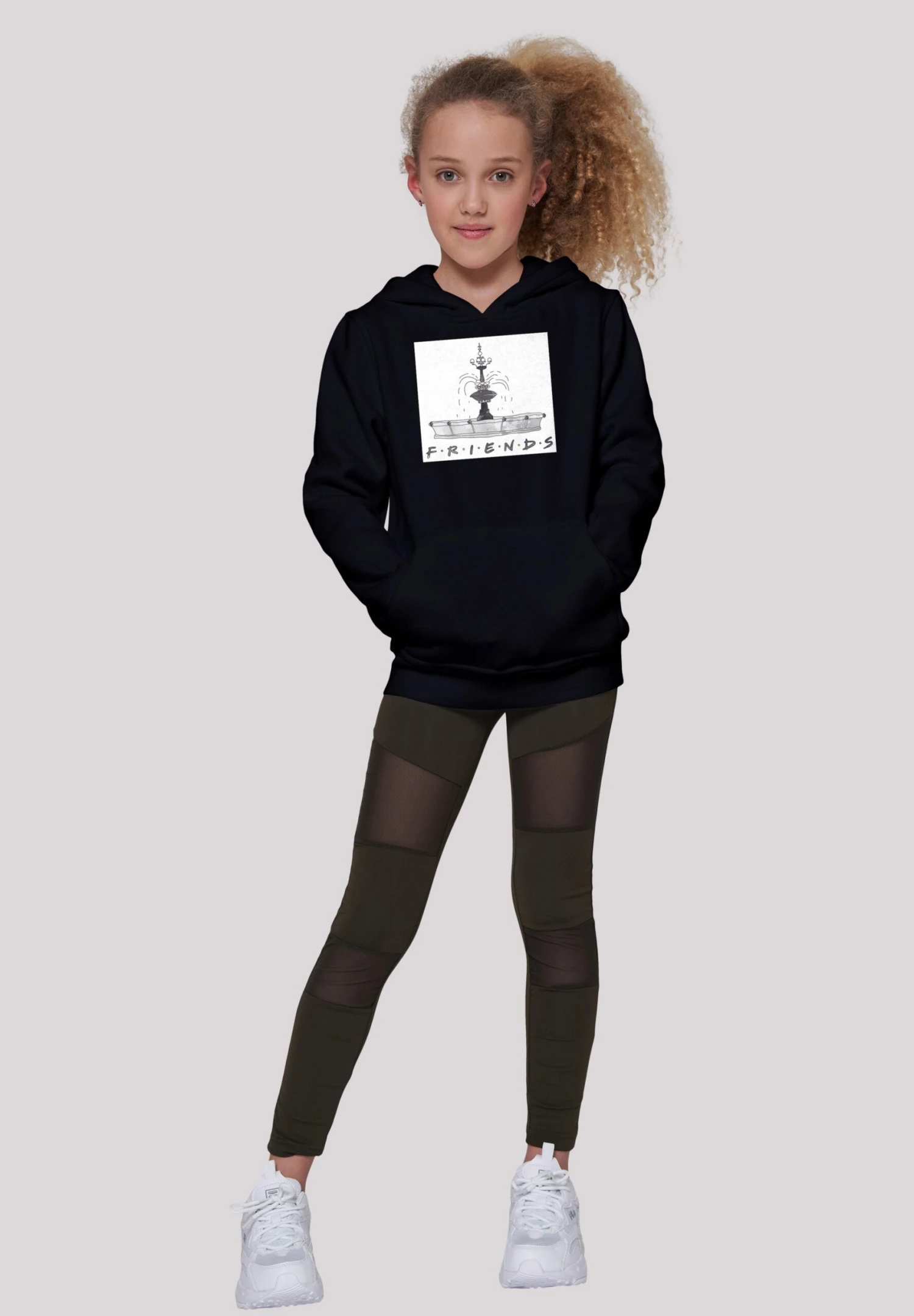 F4NT4STIC Friends Tv Serie Fountain Sketch - Hoodie - Black 3 F4NT4STIC Friends Tv Serie Fountain Sketch - Hoodie - Black