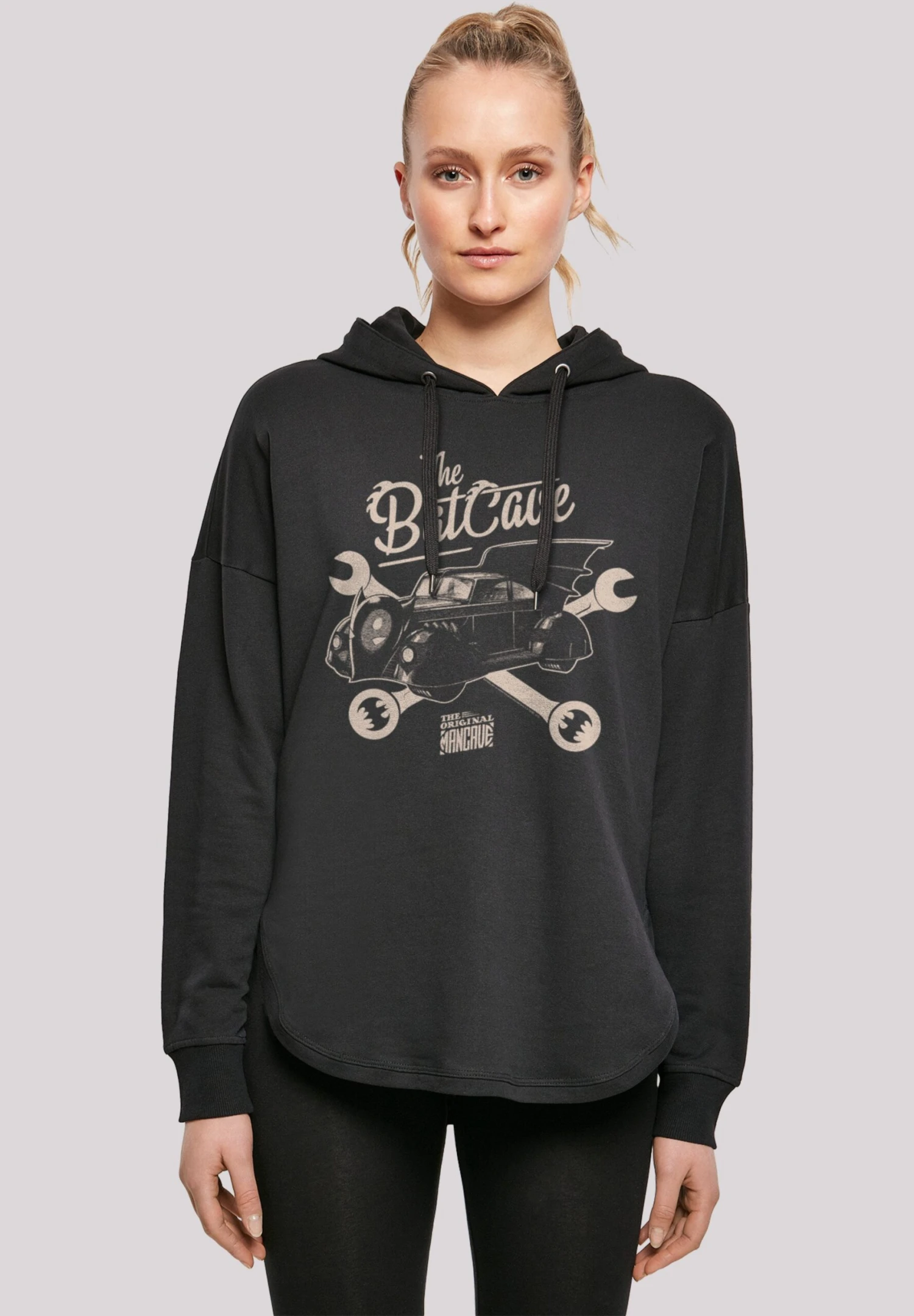 F4NT4STIC Dc Comics - Batman Oldschool Vintage The Original Mancave - Hoodie - Black 3 F4NT4STIC Dc Comics - Batman Oldschool Vintage The Original Mancave - Hoodie - Black